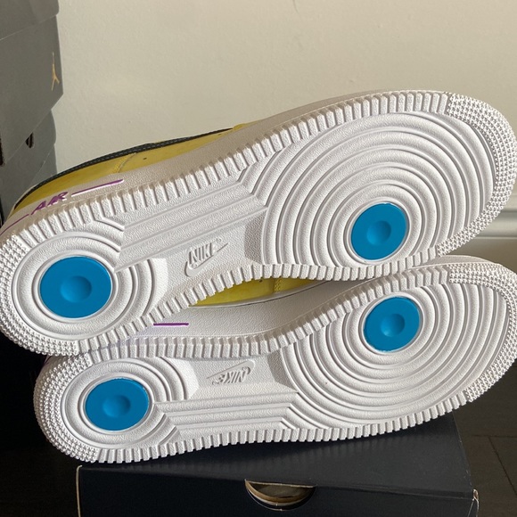 NIKE AIR FORCE 1 ‘07 LV8 3. LOVE, PEACE & BASKETBALL - Picture 6 of 7